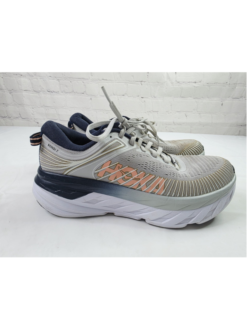 Hoka One One Bondi 7 Running Sneaker Women's Training Shoes Gray Size 7